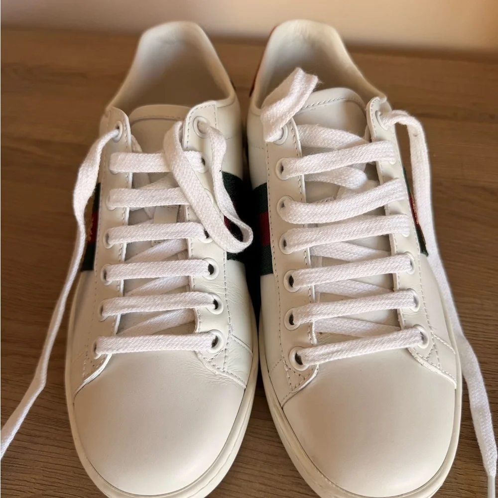 Gucci White Leather Sneakers with Green & Red Stripe and Gold Bee Embroidery - Picture 4 of 7